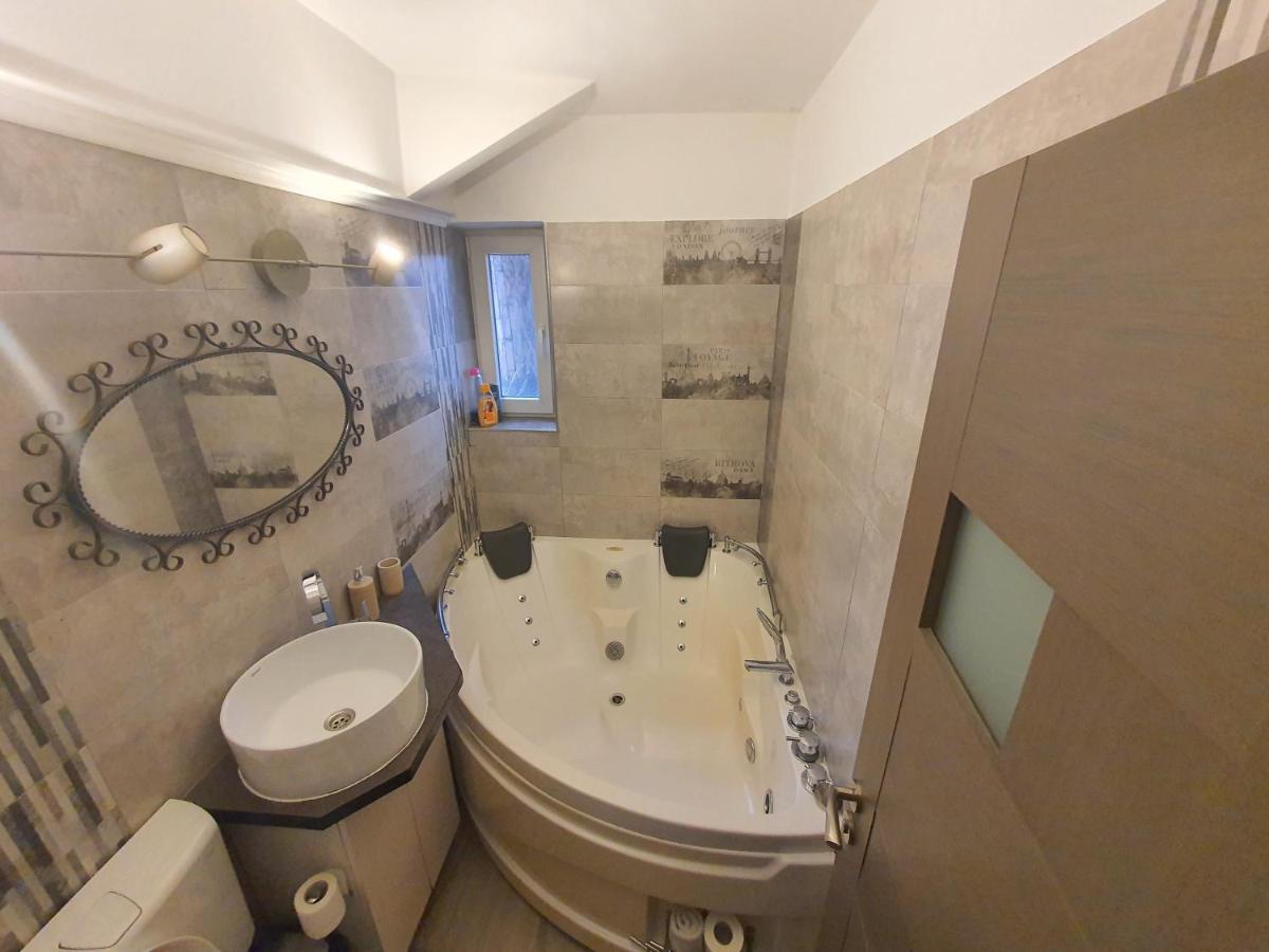 Comfort Home Apartment 1 Петрошани Экстерьер фото